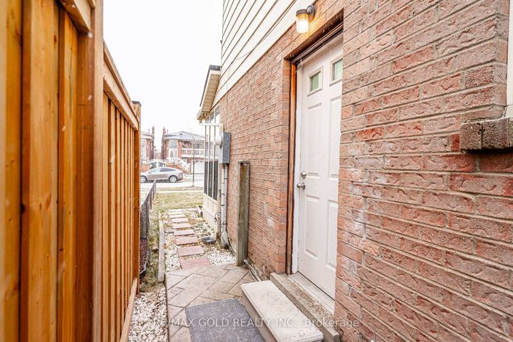 Photo 37 at 13 Martindale Crescent, Brampton West, Brampton