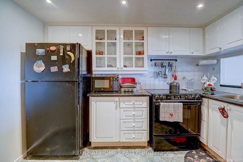 Photo 9 at 1703 - 77 Maitland Place, South St. James Town, Toronto