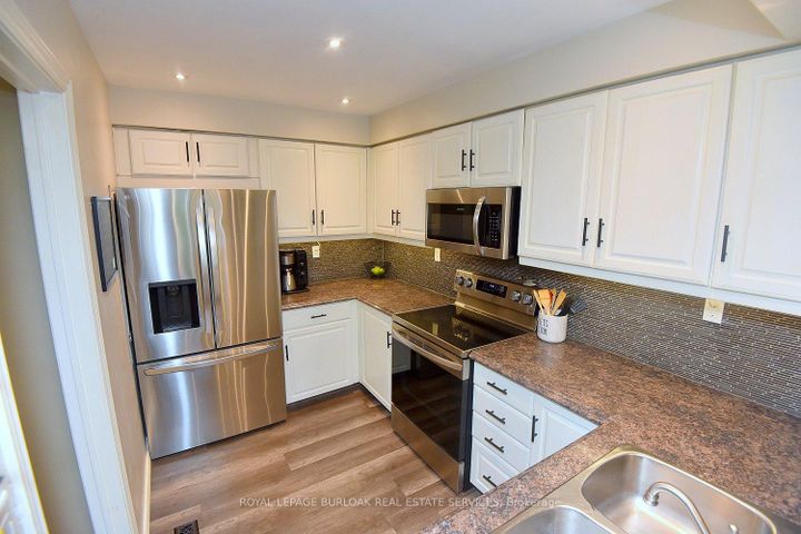 Photo 14 at 42 - 2065 Amherst Heights Court, Mountainside, Burlington