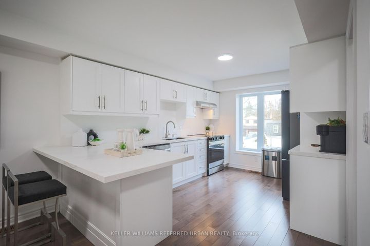 Photo 7 at 4 - 11 Plaisance Road, North Richvale, Richmond Hill