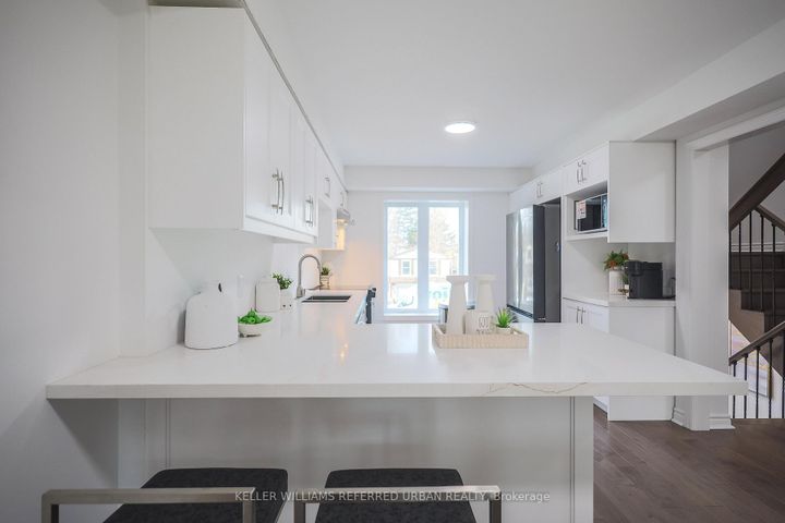 Photo 8 at 4 - 11 Plaisance Road, North Richvale, Richmond Hill