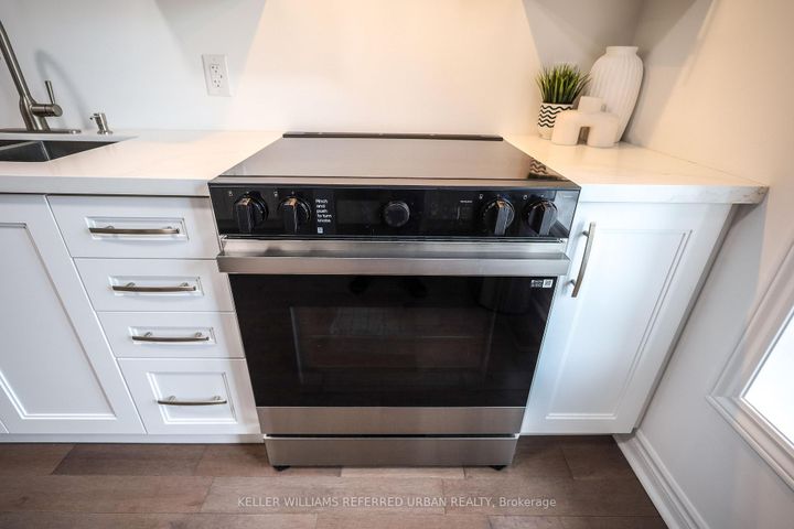 Photo 13 at 4 - 11 Plaisance Road, North Richvale, Richmond Hill