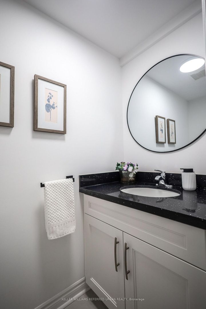 Photo 24 at 4 - 11 Plaisance Road, North Richvale, Richmond Hill