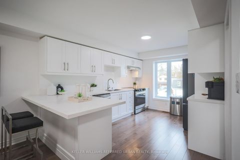 Photo 7 at 4 - 11 Plaisance Road, North Richvale, Richmond Hill