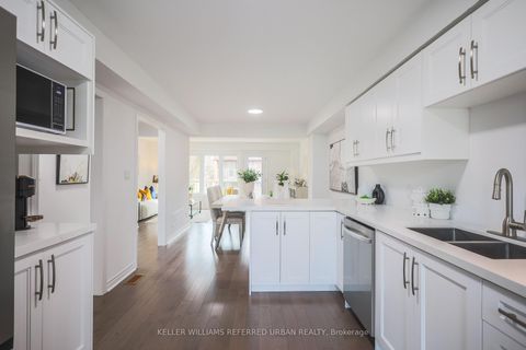 Photo 14 at 4 - 11 Plaisance Road, North Richvale, Richmond Hill