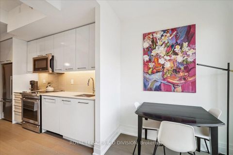 Photo 11 at 405 - 90 Niagara Street, Niagara, Toronto