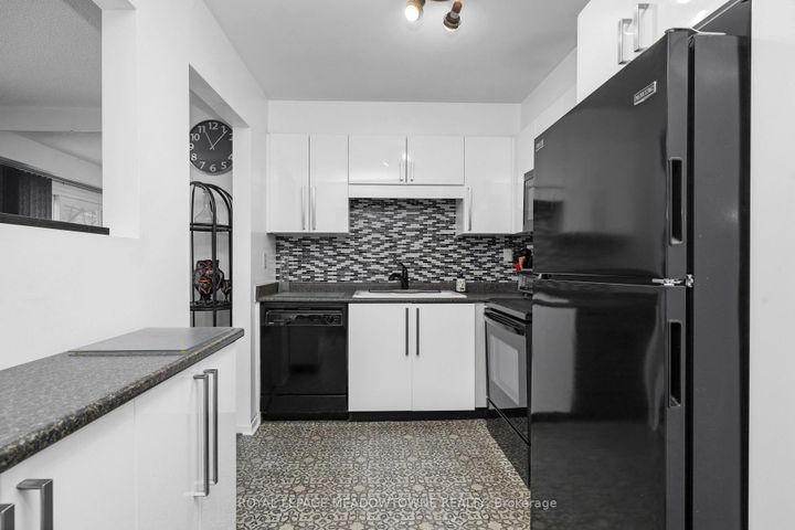 Photo 8 at 78 - 3079 Fifth Line W, Erin Mills, Mississauga