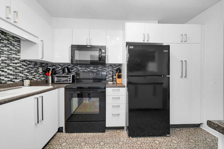 Photo 9 at 78 - 3079 Fifth Line W, Erin Mills, Mississauga