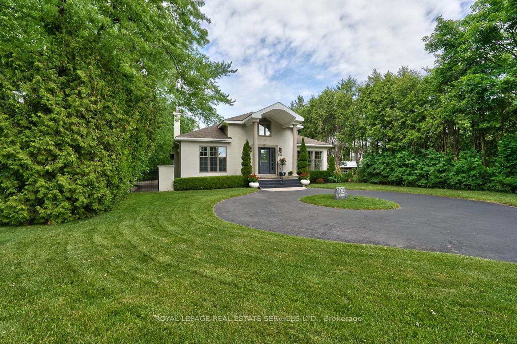 3423 Lakeshore Road, Roseland, Burlington 