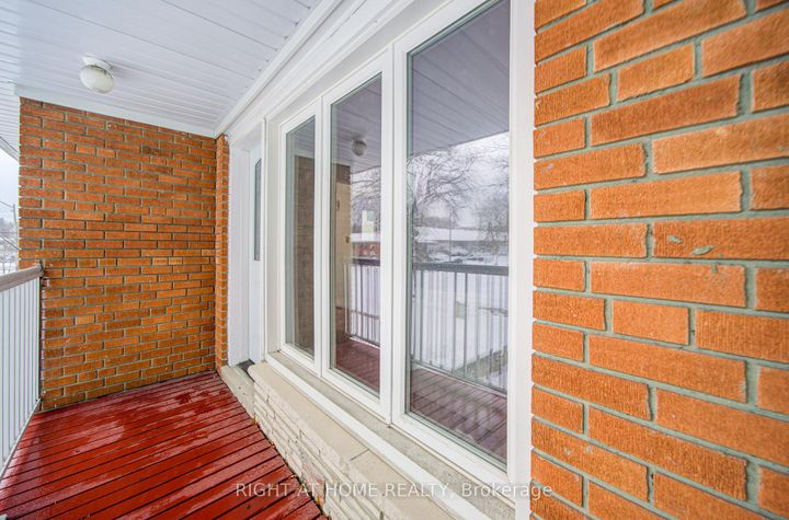 Photo 3 at 14 Castlebury Crescent, Steeles, Toronto