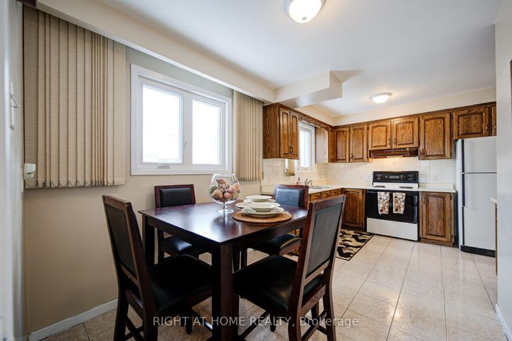 Photo 14 at 14 Castlebury Crescent, Steeles, Toronto