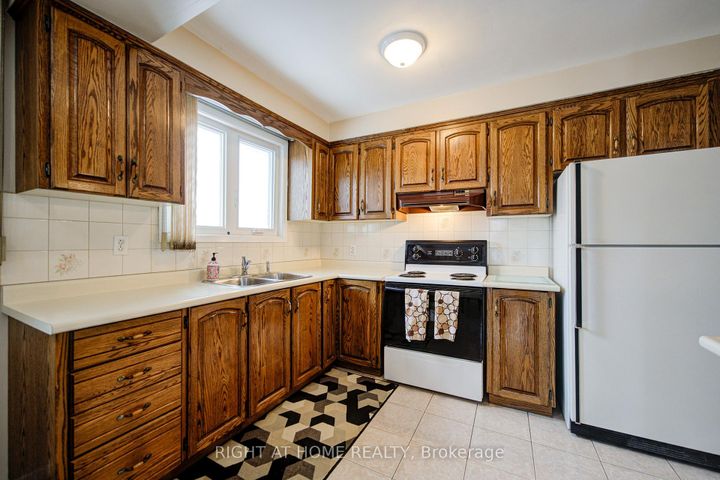 Photo 16 at 14 Castlebury Crescent, Steeles, Toronto
