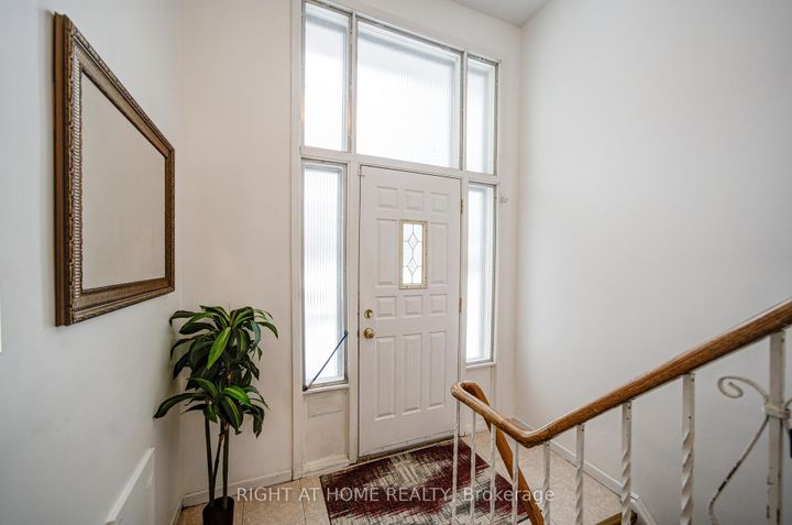 Photo 20 at 14 Castlebury Crescent, Steeles, Toronto