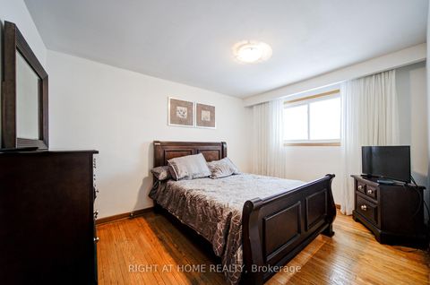 Photo 12 at 14 Castlebury Crescent, Steeles, Toronto