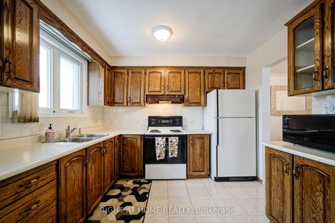 Photo 15 at 14 Castlebury Crescent, Steeles, Toronto