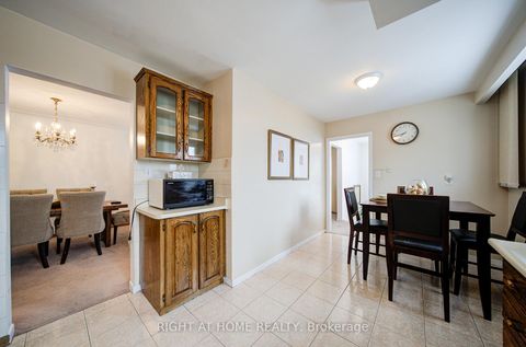 Photo 17 at 14 Castlebury Crescent, Steeles, Toronto