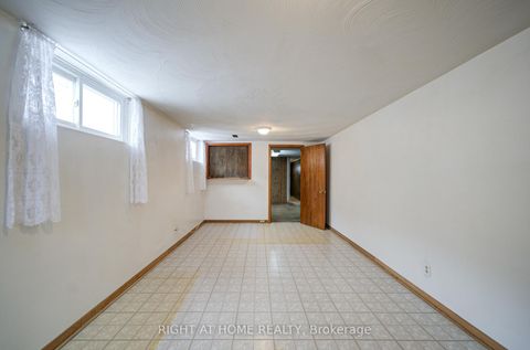 Photo 21 at 14 Castlebury Crescent, Steeles, Toronto