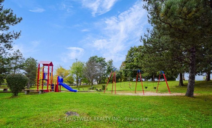 Photo 3 at 1707 - 10 Markbrook Lane, Jamestown, Toronto