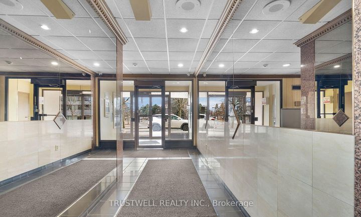 Photo 5 at 1707 - 10 Markbrook Lane, Jamestown, Toronto