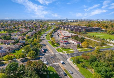 Photo 2 at 1707 - 10 Markbrook Lane, Jamestown, Toronto