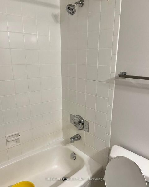 Photo 10 at 1707 - 10 Markbrook Lane, Jamestown, Toronto