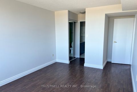 Photo 12 at 1707 - 10 Markbrook Lane, Jamestown, Toronto