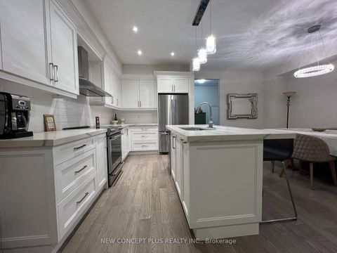 Photo 4 at 23 Lowther Avenue N, Oak Ridges, Richmond Hill