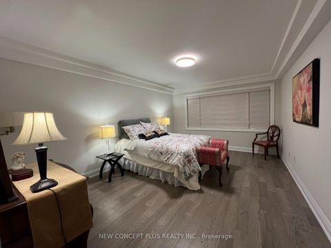 Photo 9 at 23 Lowther Avenue N, Oak Ridges, Richmond Hill