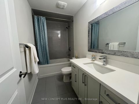 Photo 12 at 23 Lowther Avenue N, Oak Ridges, Richmond Hill