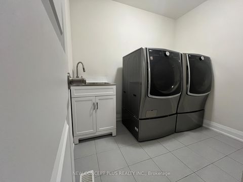 Photo 13 at 23 Lowther Avenue N, Oak Ridges, Richmond Hill