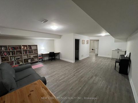 Photo 15 at 23 Lowther Avenue N, Oak Ridges, Richmond Hill