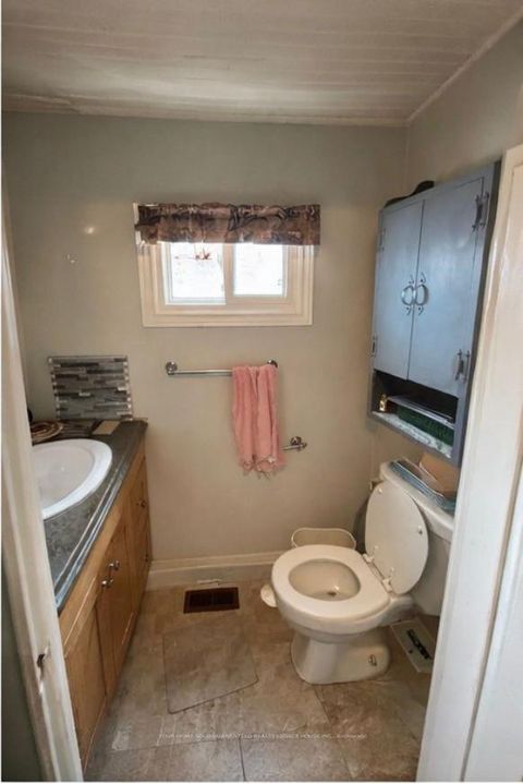 Photo 9 at 6 Pinehill Court, Stroud, Innisfil