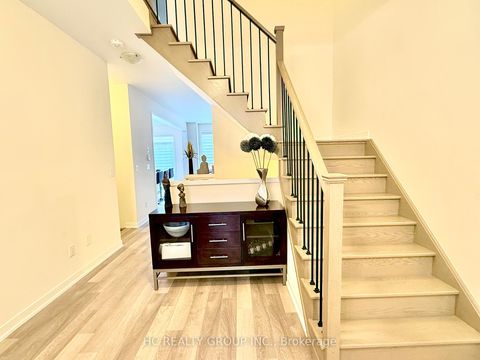 Photo 2 at 4 Sand Hill Mews, Patterson, Vaughan