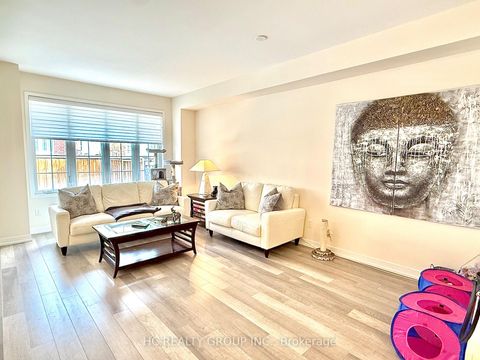 Photo 3 at 4 Sand Hill Mews, Patterson, Vaughan