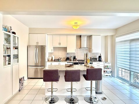 Photo 5 at 4 Sand Hill Mews, Patterson, Vaughan