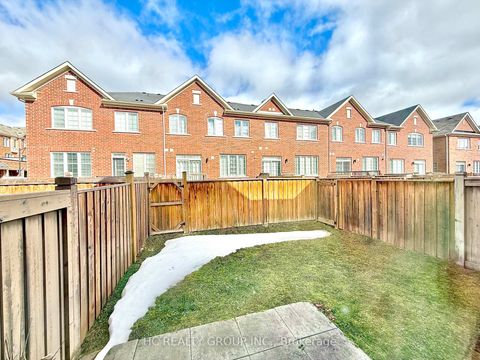 Photo 11 at 4 Sand Hill Mews, Patterson, Vaughan