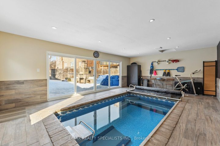 Photo 4 at 9 Flanders Road, Credit Valley, Brampton