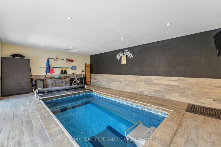 Photo 5 at 9 Flanders Road, Credit Valley, Brampton