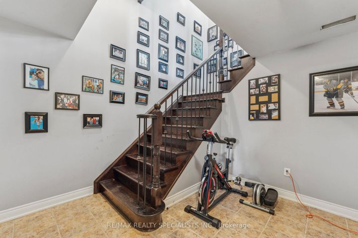 Photo 8 at 9 Flanders Road, Credit Valley, Brampton