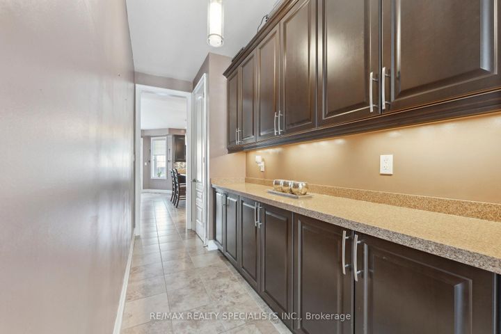 Photo 9 at 9 Flanders Road, Credit Valley, Brampton