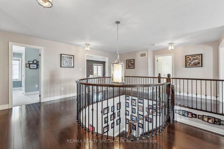 Photo 11 at 9 Flanders Road, Credit Valley, Brampton