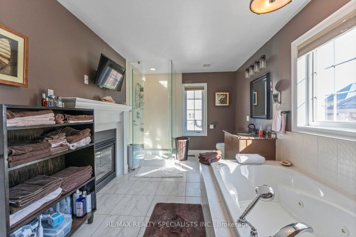 Photo 15 at 9 Flanders Road, Credit Valley, Brampton