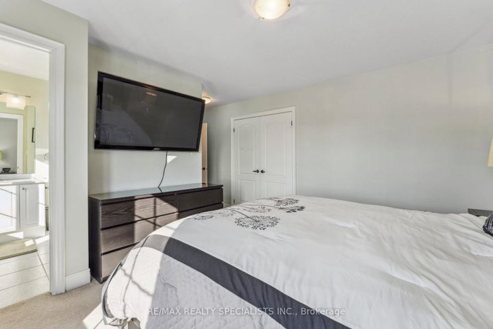 Photo 18 at 9 Flanders Road, Credit Valley, Brampton