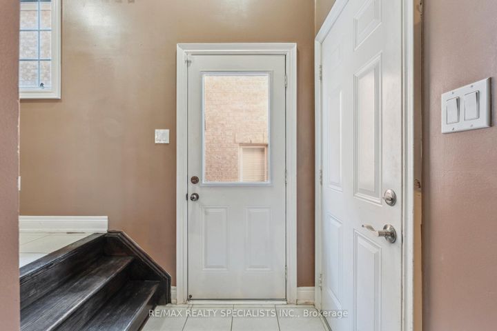 Photo 31 at 9 Flanders Road, Credit Valley, Brampton