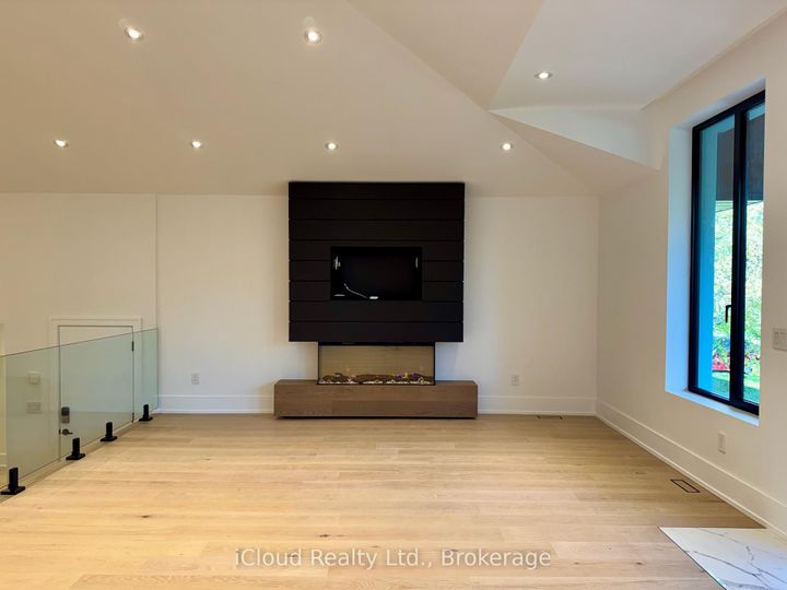 Photo 7 at 201 Troy Street, Mineola, Mississauga