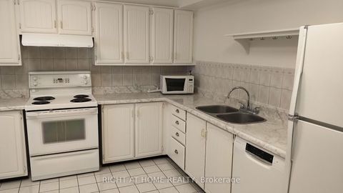 Photo 10 at 838 - 33 Harbour Square, Waterfront Communities C1, Toronto