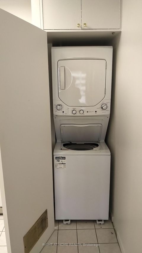 Photo 12 at 838 - 33 Harbour Square, Waterfront Communities C1, Toronto