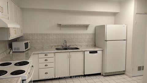 Photo 13 at 838 - 33 Harbour Square, Waterfront Communities C1, Toronto