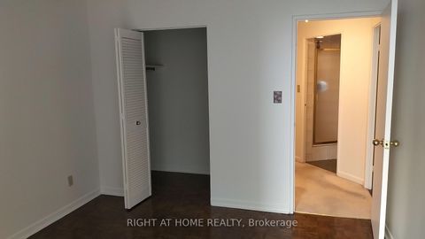 Photo 14 at 838 - 33 Harbour Square, Waterfront Communities C1, Toronto