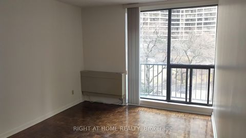 Photo 17 at 838 - 33 Harbour Square, Waterfront Communities C1, Toronto